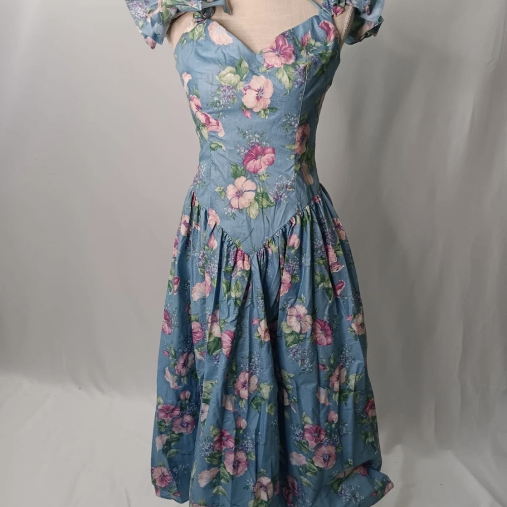 Chic Floral Off-Shoulder Dress in Blue